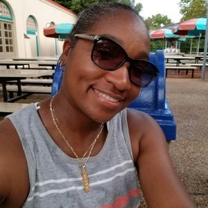 Meet your Posher, Latoya